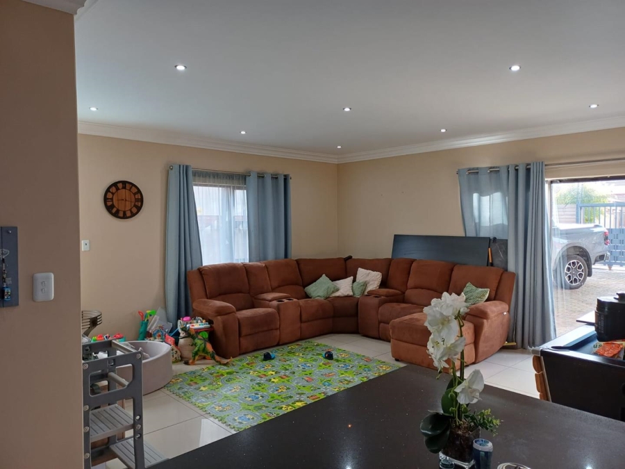 3 Bedroom Property for Sale in Pellissier Free State